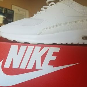 Womens Nike Thea Size 9.5